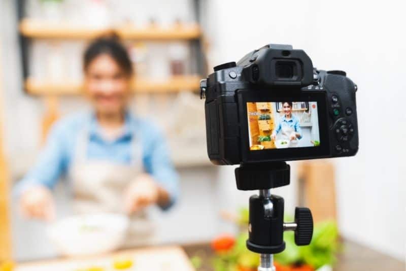 Woman teaching cooking class on online course platform.