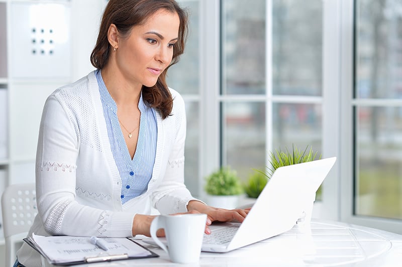 Woman with computer using best web hosting.