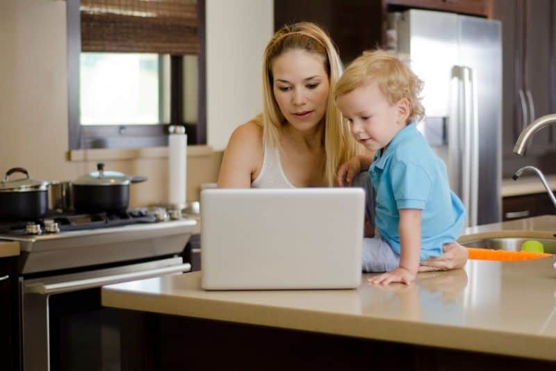 mom and child on laptop