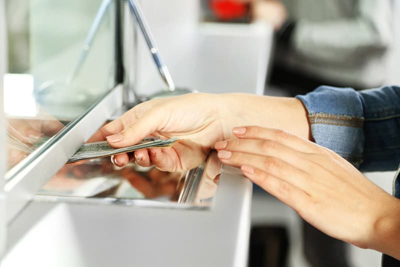 When you pass cash to the teller at the bank, you may be able to earn free money back as a banking bonus!