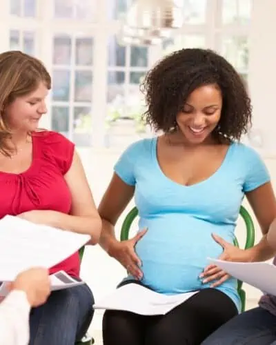Women who are pregnant talking together.