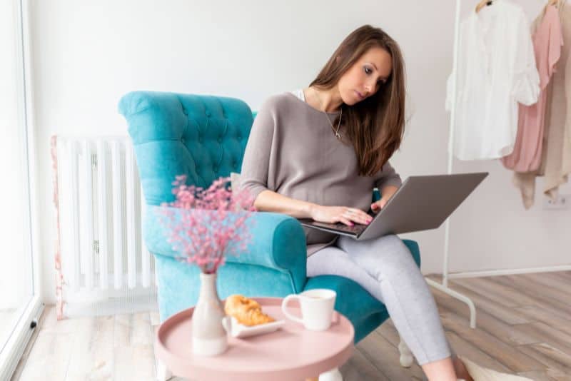 Pregnant woman blogging from the comfort of her home.