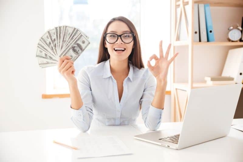 make an extra 1000 from home woman money