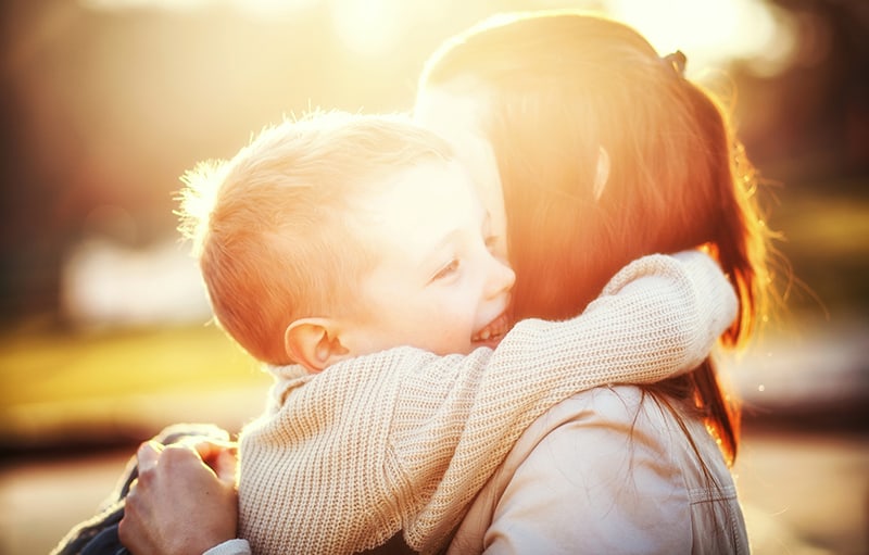 mothers day activities hugging