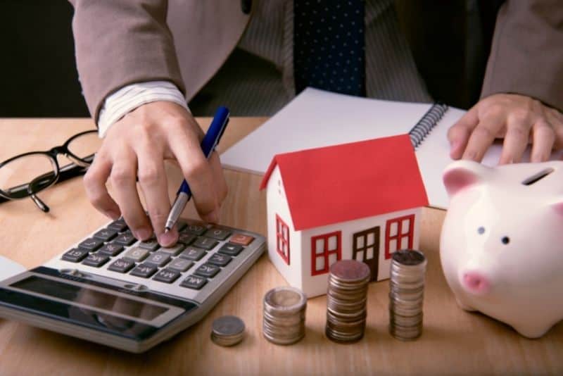 Man refinancing his home with Own Up.