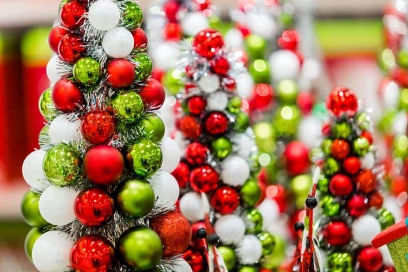 seasonal side hustles decorator