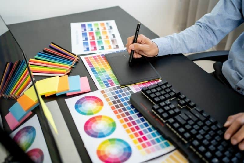 Man doing graphic design as a side hustle business.