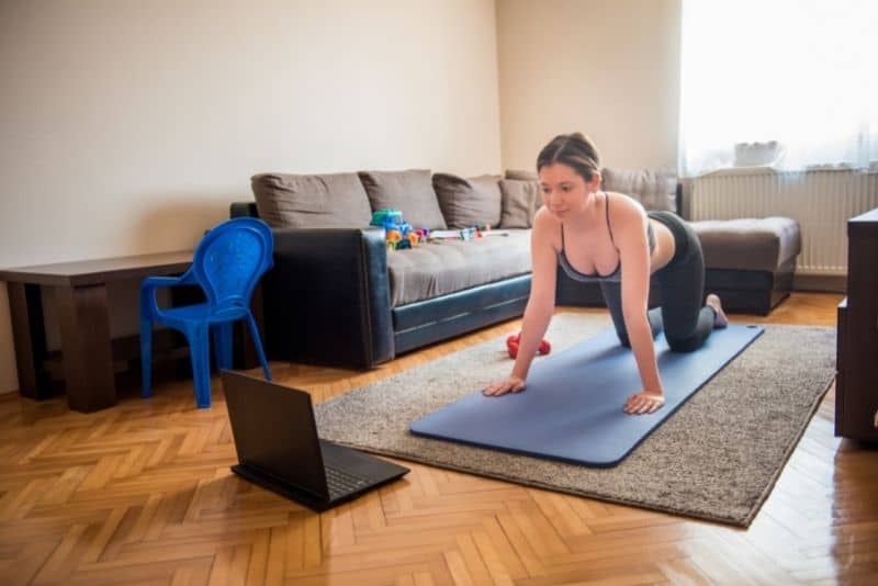 Mom with a coaching fitness side hustle business.