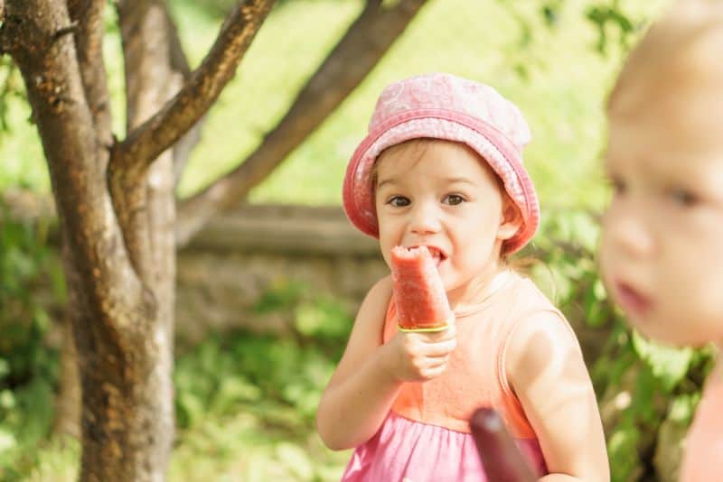 child with ice pop.