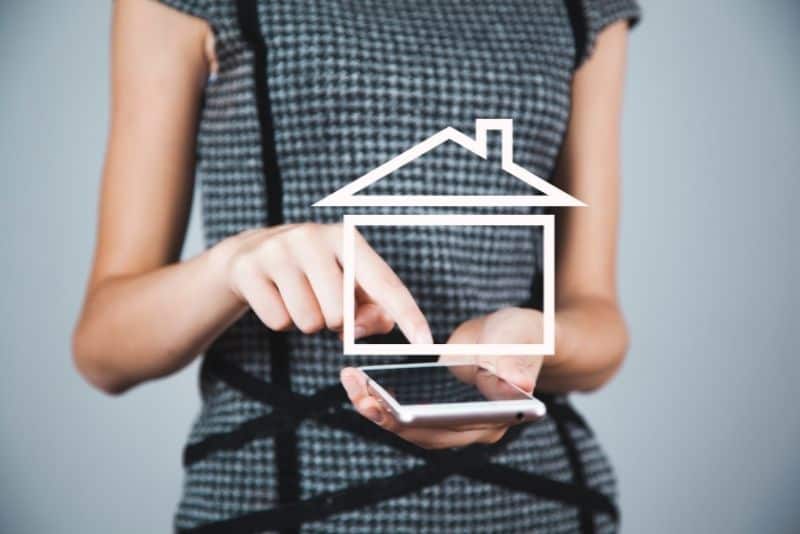 Woman selling home online using her phone to make money.
